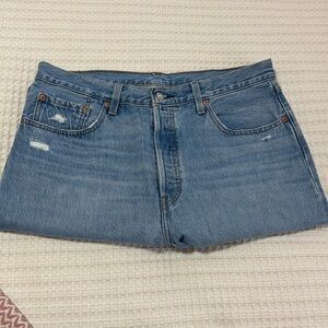 BRAND NEW 501 LEVI JEANS